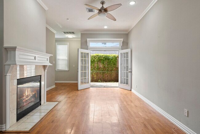 Building Photo - 4306 Ennis St