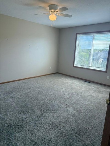 Building Photo - 6886 Meadow Grass Ln S