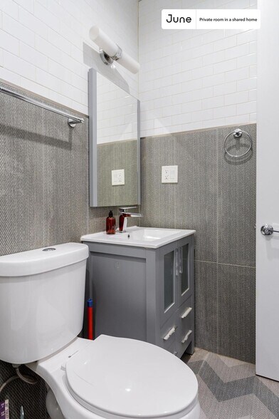 Building Photo - Room in Shared 4 bed/2 bath home in Bushwick