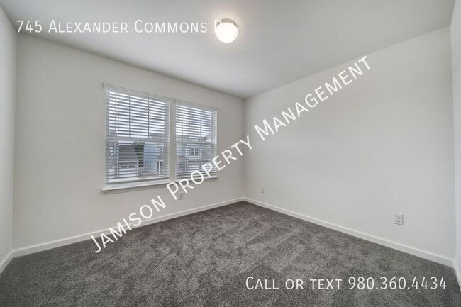 Building Photo - 745 Alexander Commons Dr
