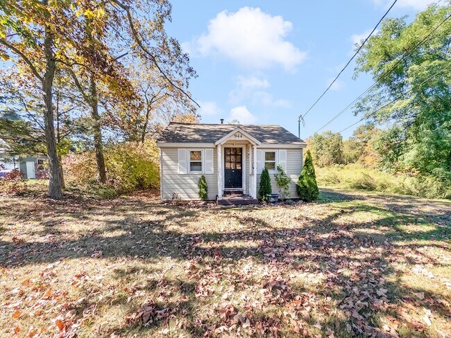 Building Photo - 944 Totoket Rd