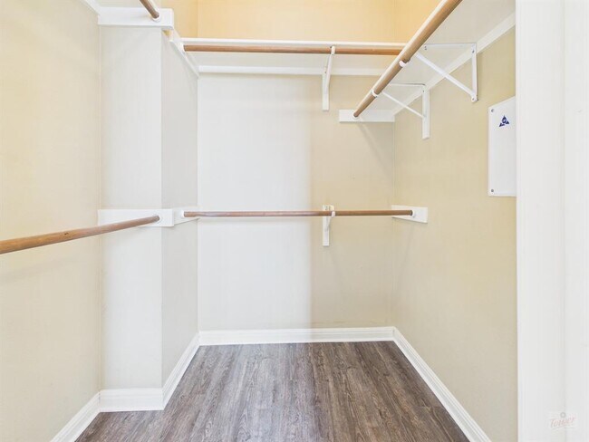 Building Photo - 8518 Cahill Dr