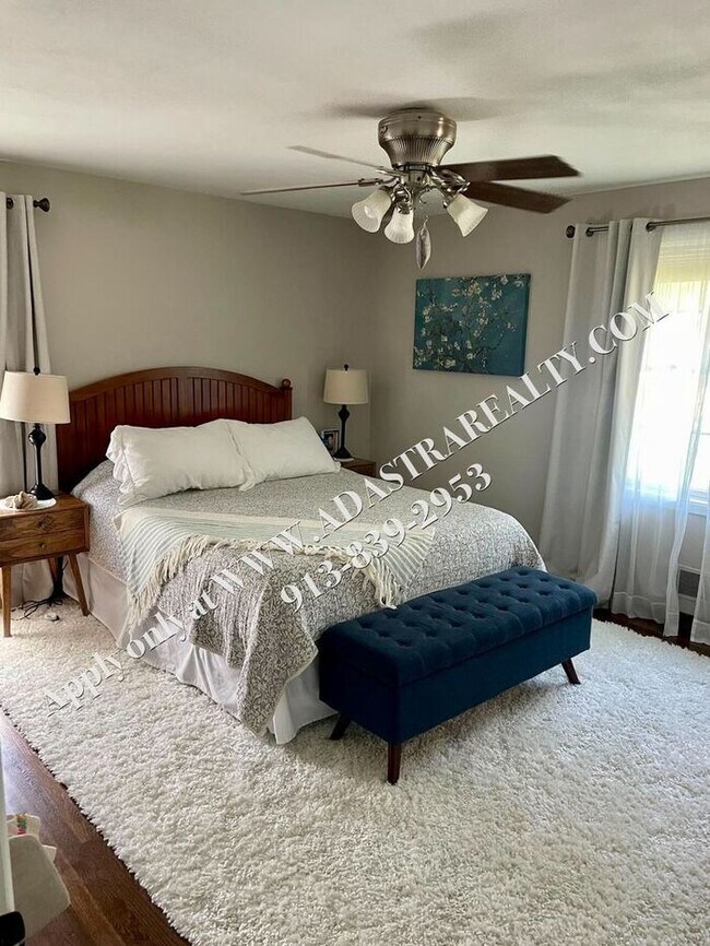 Building Photo - Beautiful Ranch Home in Shawnee-Available ...