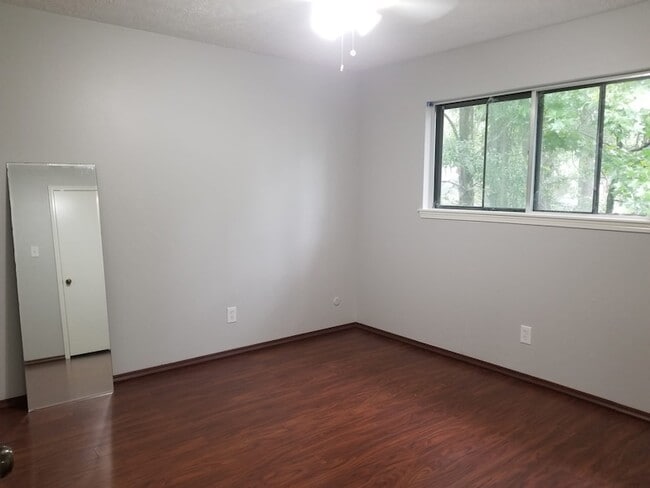 Building Photo - 3911 Brightwood Dr