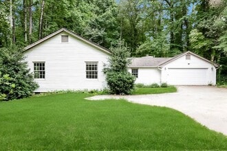 Building Photo - 60 Juliana Dr