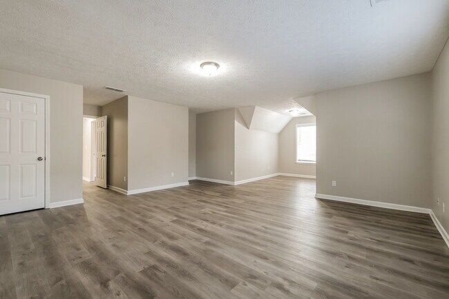 Building Photo - 8079 Clearview Cir