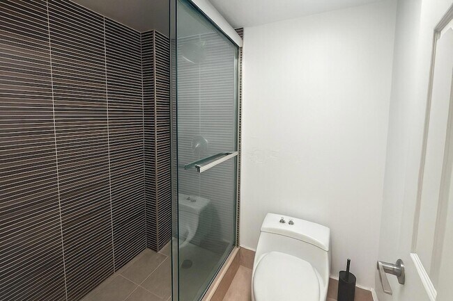 Building Photo - 16909 N Bay Rd