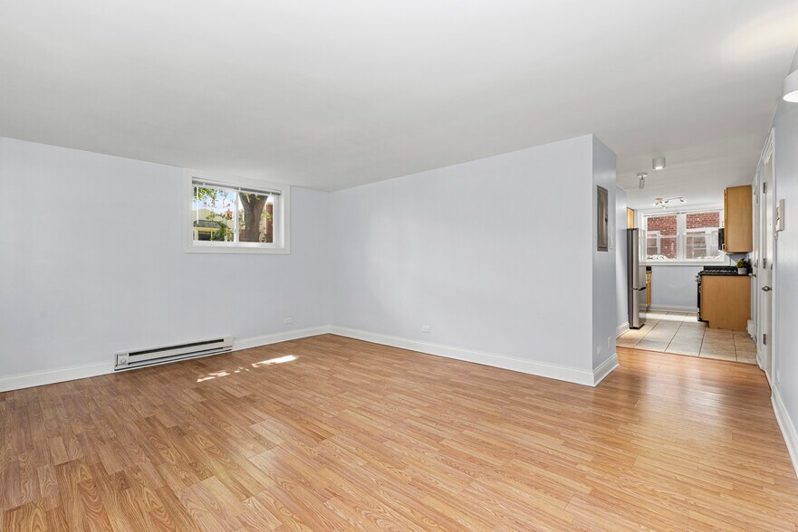 Living/Dining - 2624 W Catalpa Ave