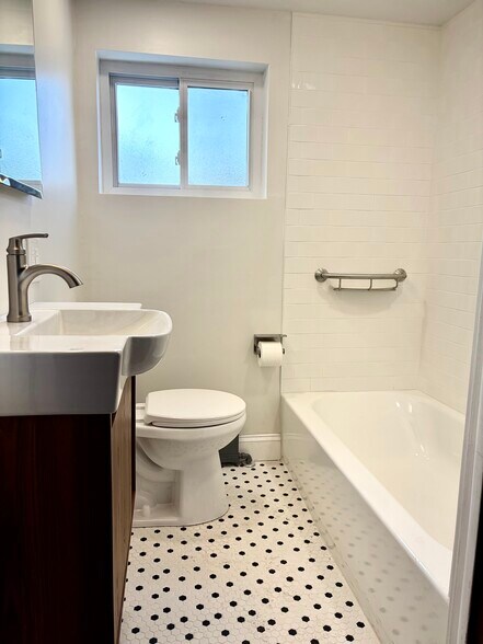 Building Photo - 2016 S Mildred St