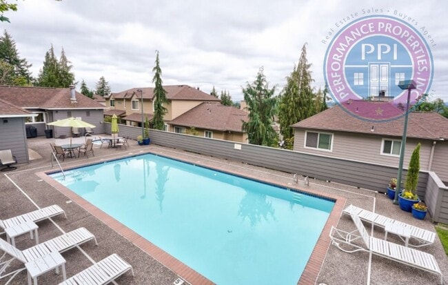 Building Photo - Desirable West Linn Location / Walk To The...