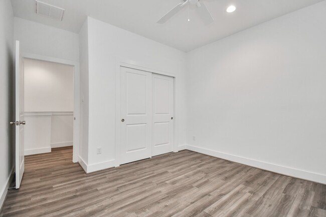 Building Photo - 9027 Laverne Oak Ln