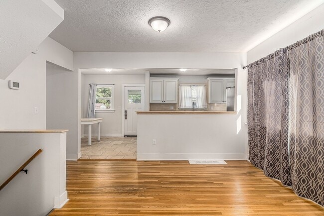 Building Photo - Charming 5-Bedroom South Hill Home Near Manito Park Coming Soon!