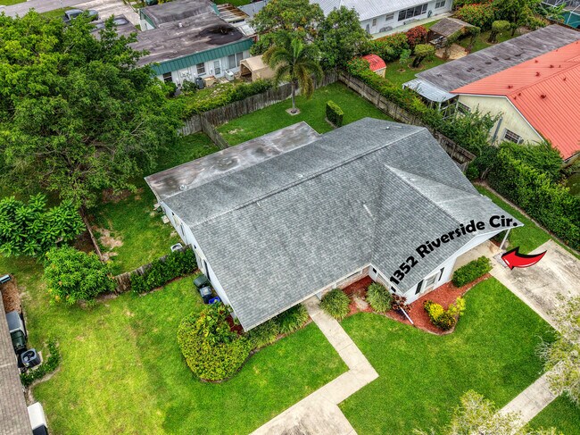 Building Photo - 1350 Riverside Cir