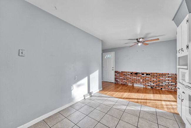 Building Photo - $2,495.00, 3-bedroom, 2 bathroom home in C...