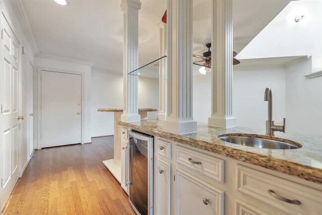 Building Photo - 4063 Breakwood Dr