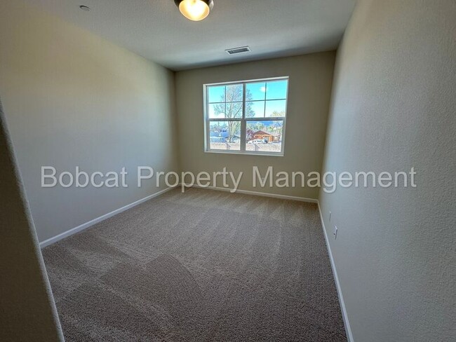 Building Photo - 862 Furlong Dr