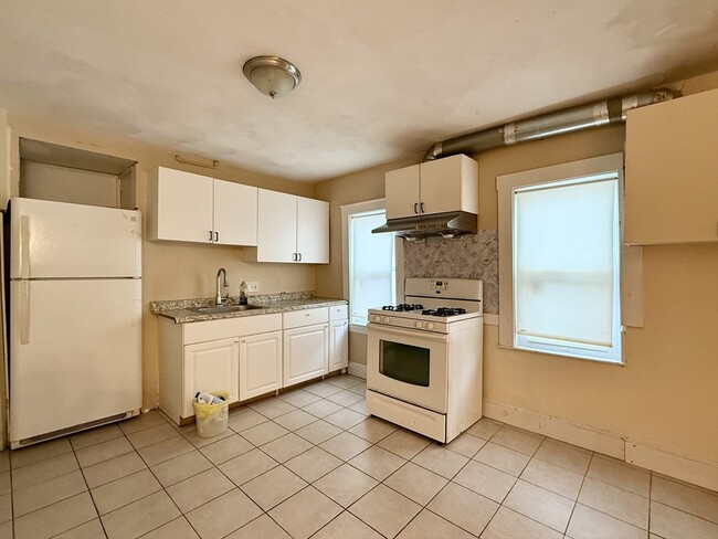 Building Photo - 115 Elmwood Ave