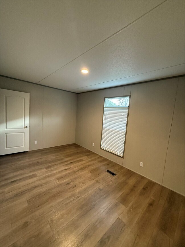 Building Photo - 327 County Rd 2296