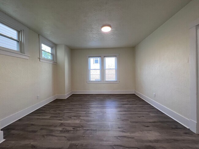 Building Photo - Updated 2BR house with Garage!