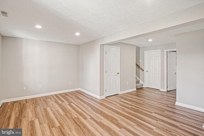 Building Photo - 5 Brantwood Ct