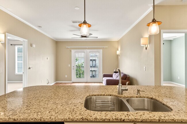 Building Photo - Midtown Village 3 Bed 3 Bath Condo!