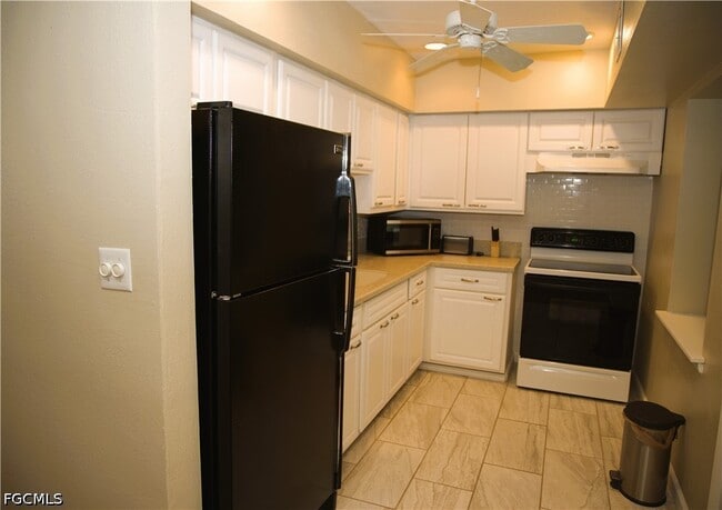 Building Photo - 21380 Edgewater Dr