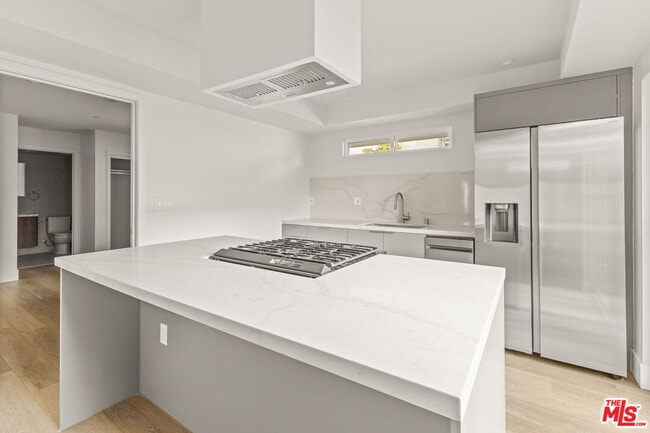 Building Photo - 1752 N Van Ness Ave