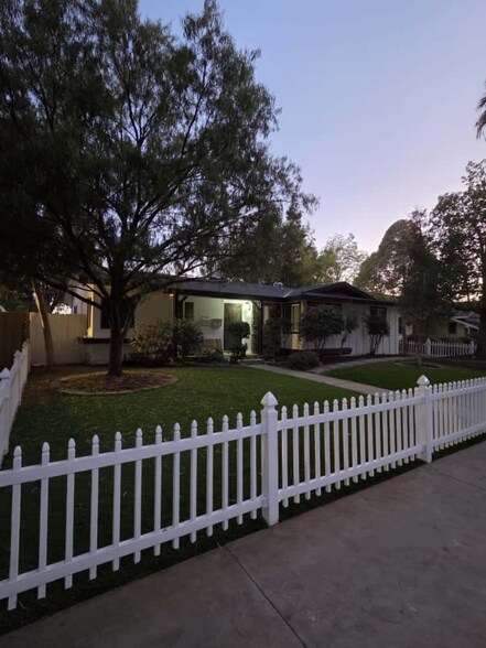 Building Photo - 16542 Chatsworth St