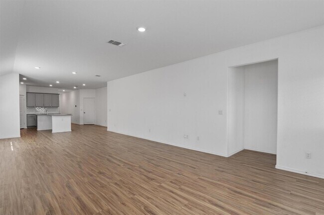 Building Photo - 245 Salt Springs Rd