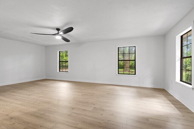Building Photo - 3333 Meadow Hill Rd