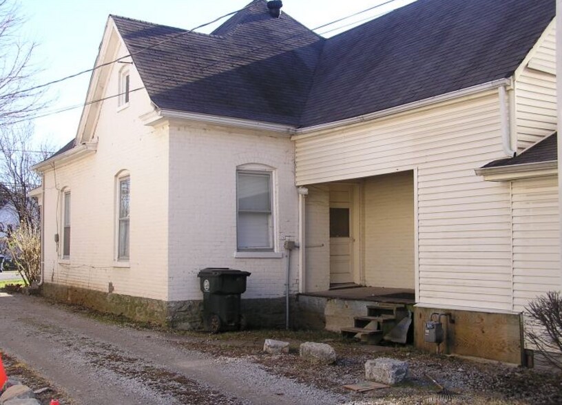 #A side entrance is on side - 421 Woodland Ave