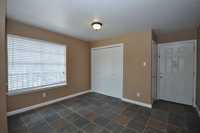 Building Photo - 10630 Westbrae Pkwy