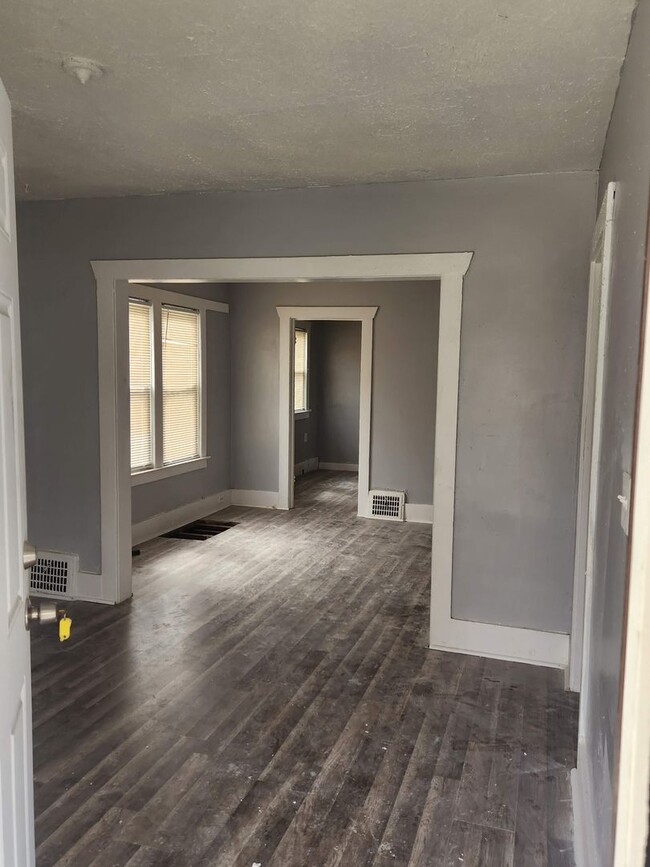 Building Photo - Newly Renovated West Side Single Family Home
