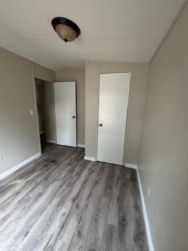 Building Photo - 307 Marcus crt