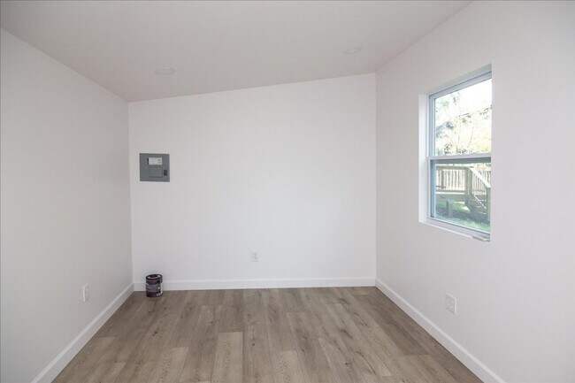 Building Photo - Beautiful 3/2.5 w/ Office Minutes From Airport and Woodward Academy!