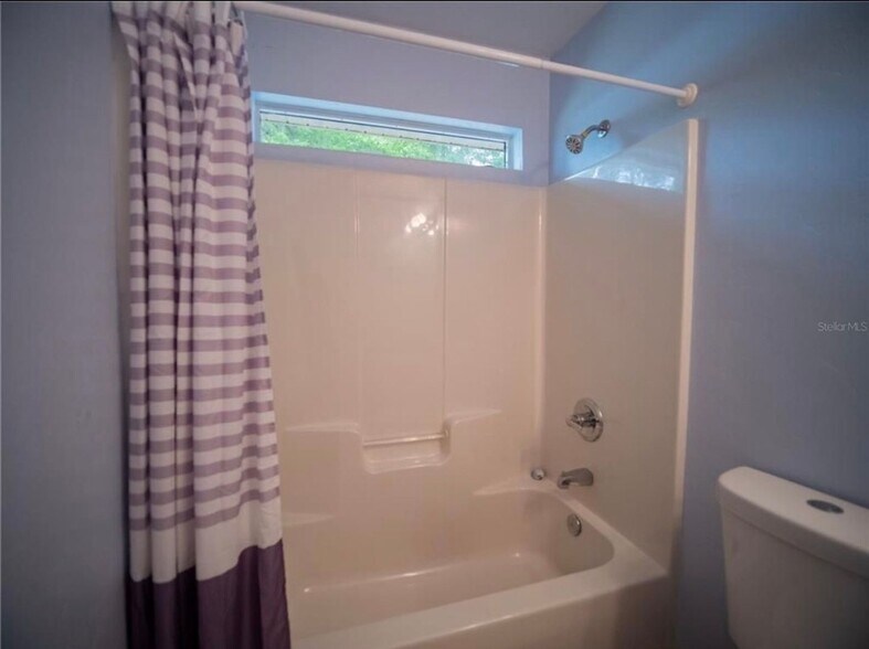 Building Photo - 720 NW Zack Dr