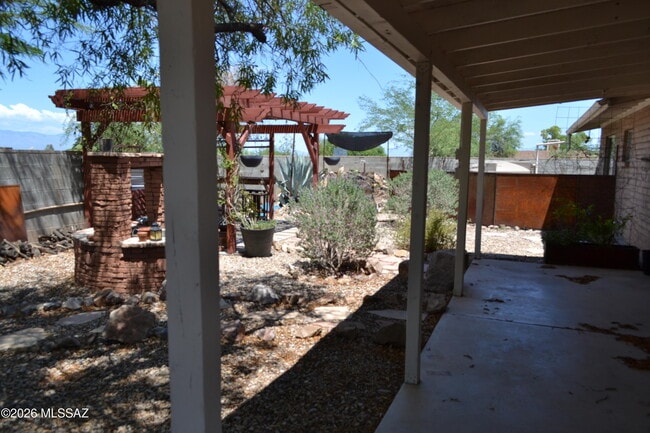 Building Photo - 3270 W Capistrano Rd