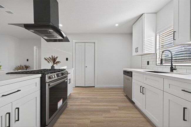 Building Photo - 6621 Jason St