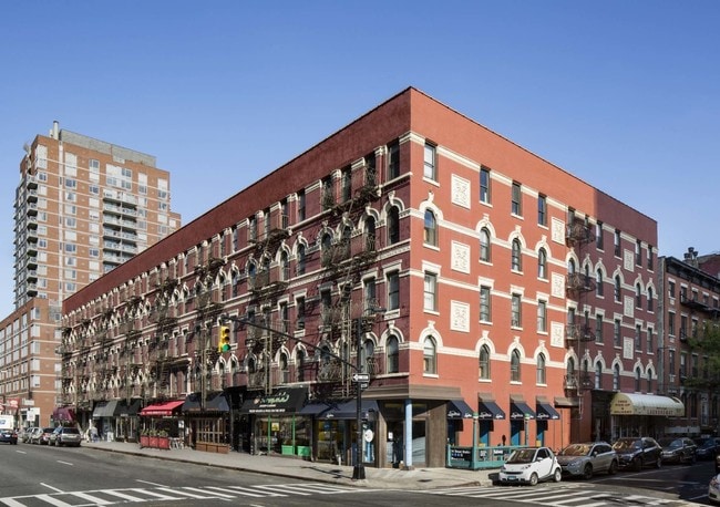 Interior Photo - 104 Eighth Avenue