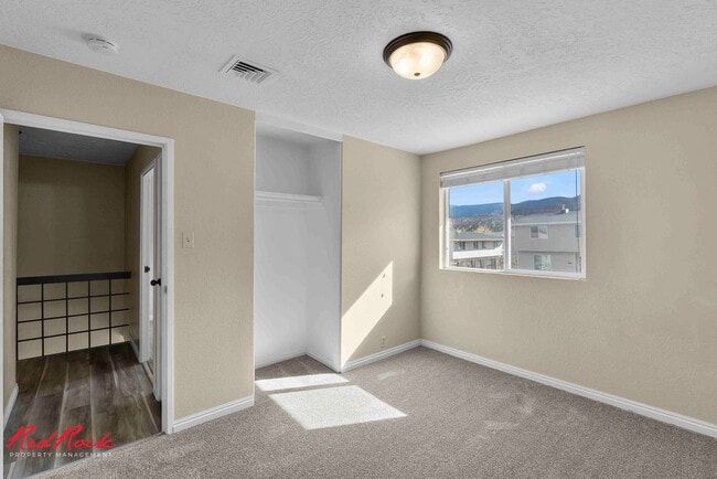 Building Photo - 1190 Pinecone Dr
