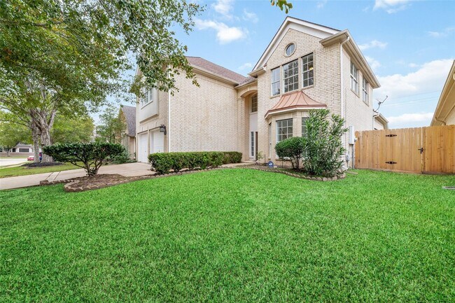 Building Photo - 304 Lago Vista St