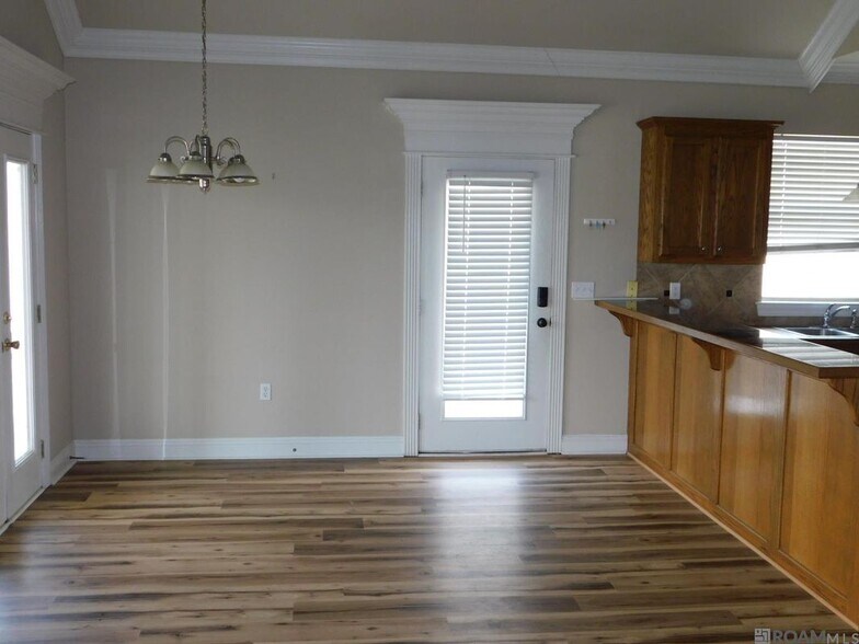 Building Photo - 11182 River Highlands Dr