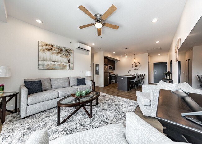 Building Photo - Westside 1 bed, 1 bath Luxury Apartment near Garden of the Gods