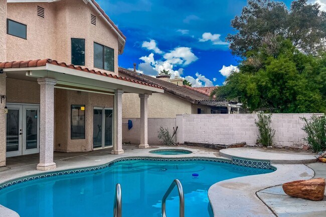 Building Photo - Modern Comfort with Pool & Spa in The Lakes – Solar Equipped Home