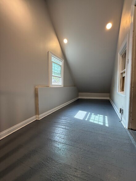 Building Photo - 3255 N Kenneth Ave