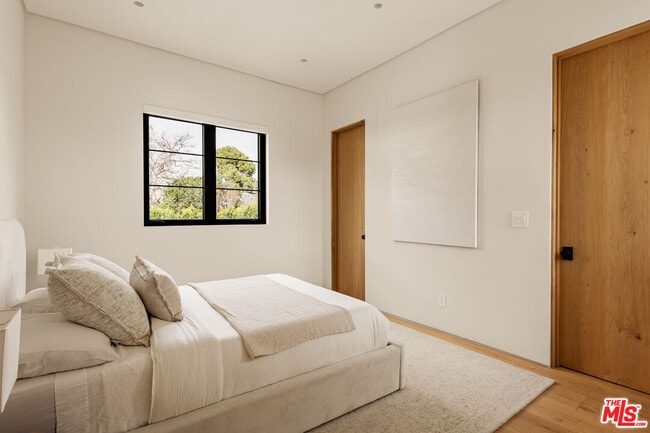 Building Photo - 11937 Addison St