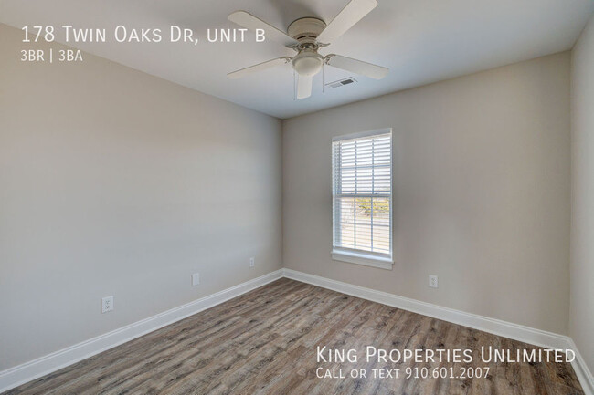 Building Photo - 178 Twin Oaks Dr
