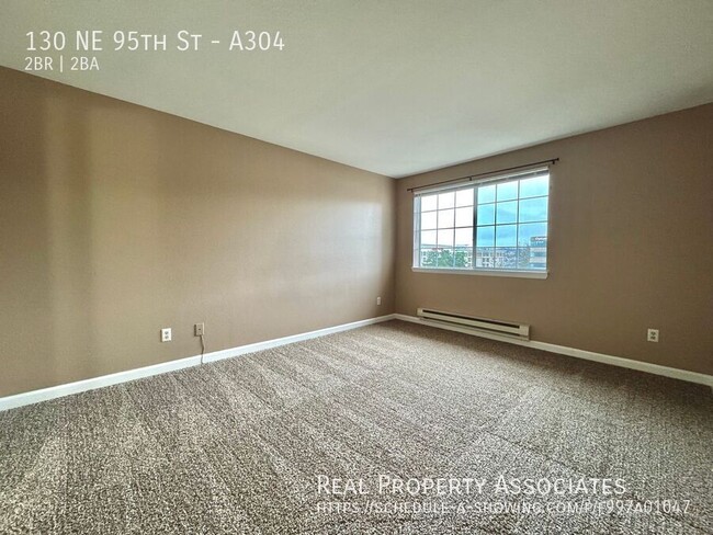 Building Photo - 2 BR/2 Bath Condo Maple Leaf Neighborhood-...