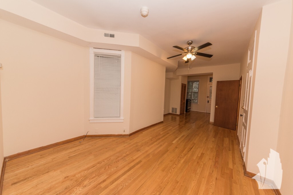 Building Photo - 1218 W Wrightwood Ave