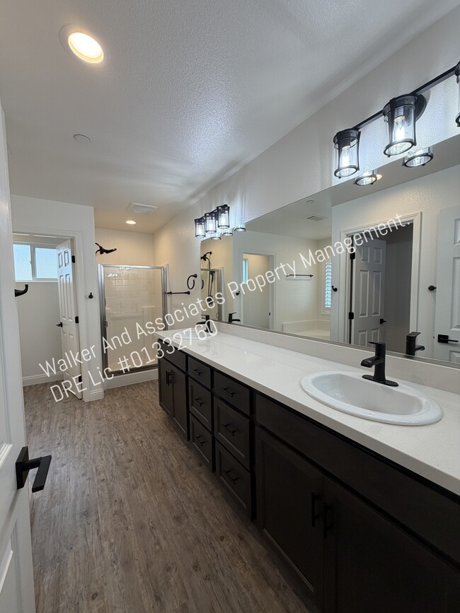 Building Photo - 327 Las Flores Dr